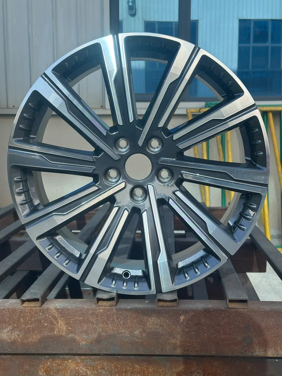 10807 alloy wheel rim – Gunmetal Machined Face