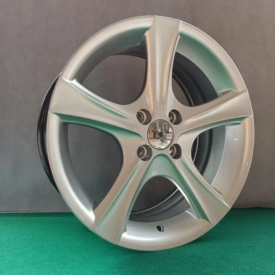 6175 alloy wheel rim – Hyper Silver (Full Paint)