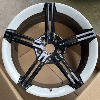 CO8232 alloy wheel rim – Gloss Black + White