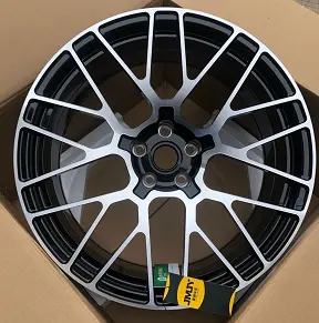 LH011 alloy wheel rim – Gloss Black Machined Face