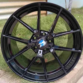 WD124 alloy wheel rim – Gloss Black (Full Paint)