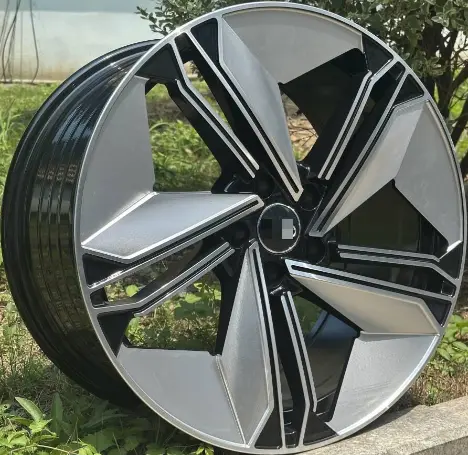 WD334 alloy wheel rim – Black + Fine Silver + Machined Face